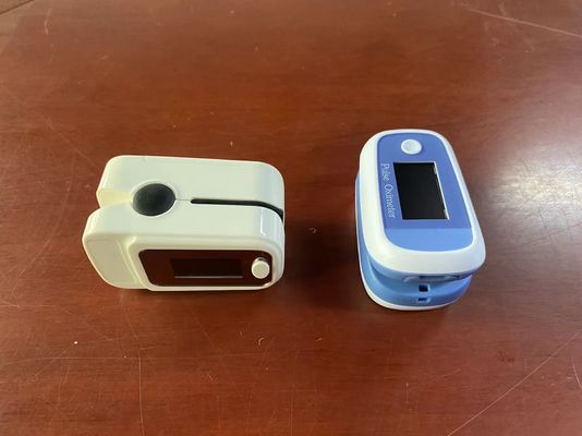 Φορητός σφυγμός Oximeter άκρων δακτύλου OLED ιατρικό για το σπίτι κλινικών, όργανο ελέγχου οξυγόνου αίματος